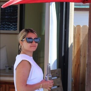 Meet your Posher, Aynaz